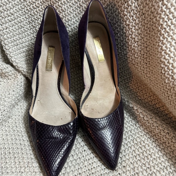 Louise Et Cie Snake Embossed Heels in Purple, Size 8 - Picture 2 of 4